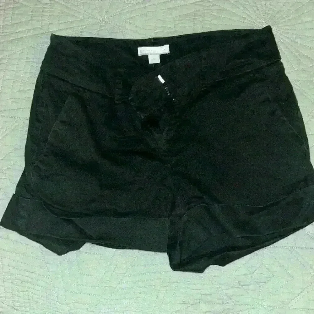 New York & company short - Picture 1 of 2